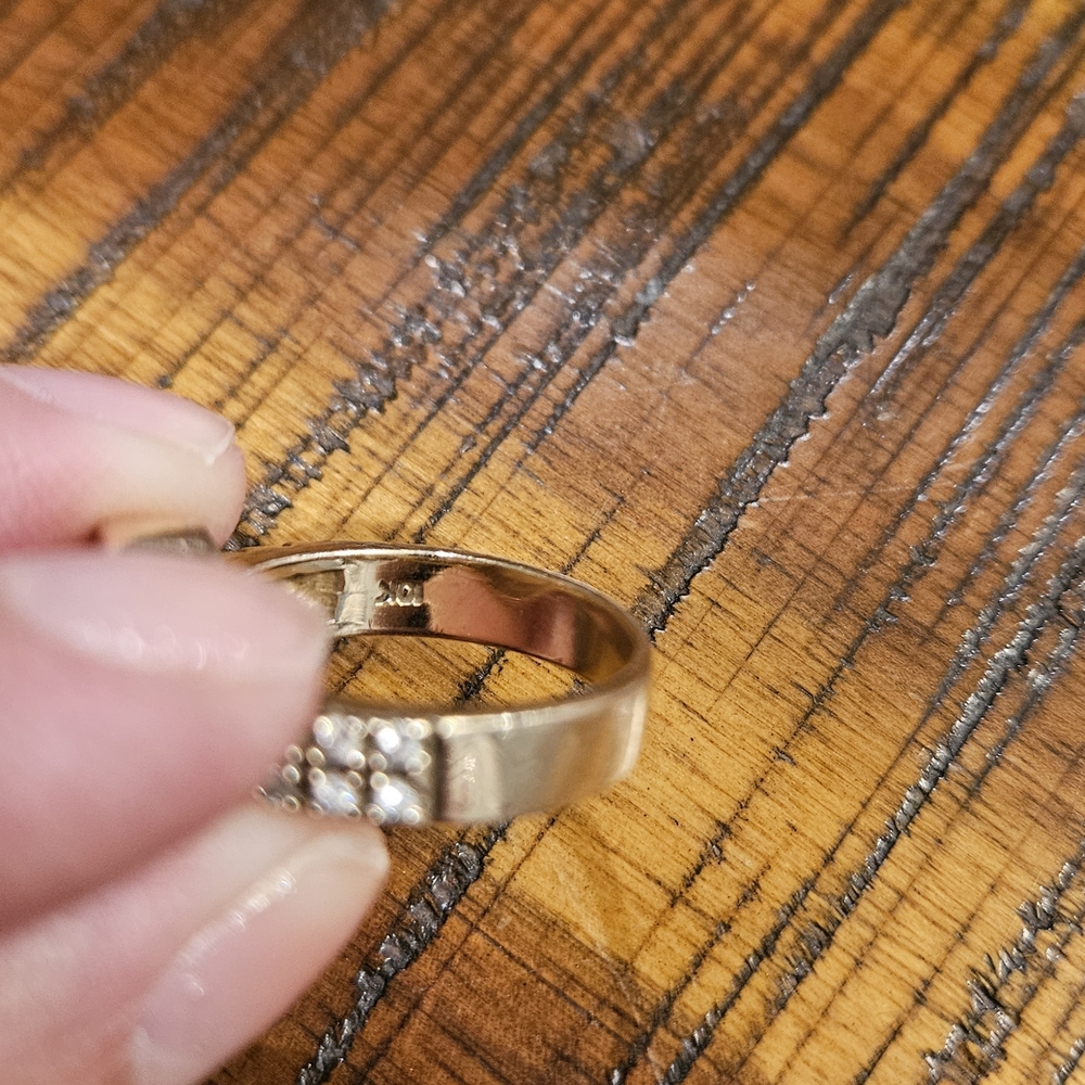 Elegant Gold Women's Ring - Picture 5 of 7